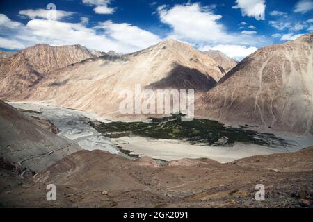 Vue sur la vallée de Nubra et Karakoram - Ladakh - Jammu-et-Cachemire - Inde du Nord Banque D'Images