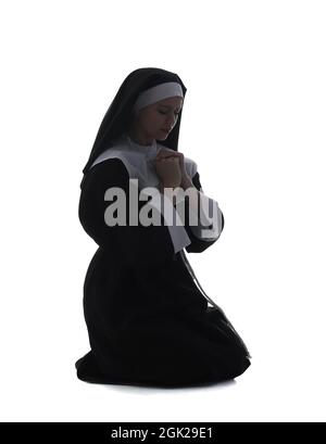 Silhouette de jeune nun de prière sur fond blanc Banque D'Images