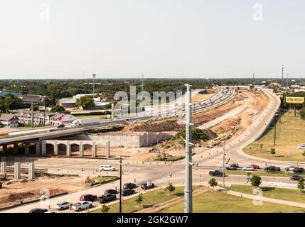 Waco, Texas, États-Unis. 11 septembre 2021. Construction de routes sur l'Interstate à Waco, Texas, avant la première moitié du match de football NCAA entre les Texas Southern Tigers et les Baylor Bears au stade McLane de Waco, Texas. Matthew Lynch/CSM/Alamy Live News Banque D'Images