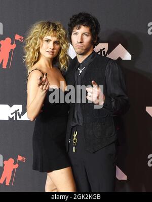 Debby Ryan, Josh Dun assistez aux MTV Video Music Awards 2021 au Barclays Center le 12 septembre 2021, dans le quartier de Brooklyn à New York. Photo : Jeremy Smith/imageSPACE/MediaPunch Banque D'Images