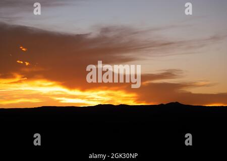 Coucher de soleil sur les montagnes Banque D'Images