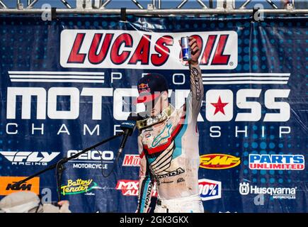 Septembre 11 2021 Rancho Cordova, CA États-Unis pilote d'usine Honda Jett Lawrence fêtez son titre 250MX après le moto Lucas Oil Pro Hangtown Classic 250 classe moto # 2 à Hangtown Rancho Cordova, CA Thurman James/CSM Banque D'Images