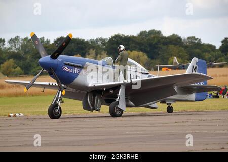 Un American Mustang P-51D « miss Helen » stationné au Abingdon Air & Country Show 2021 Banque D'Images