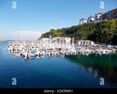 Plage de la commune de Motrico, dans le pays Basque, au nord de l'Espagne. Situé à côté de la mer Cantabrique. Europe. Photographie horizontale. Banque D'Images