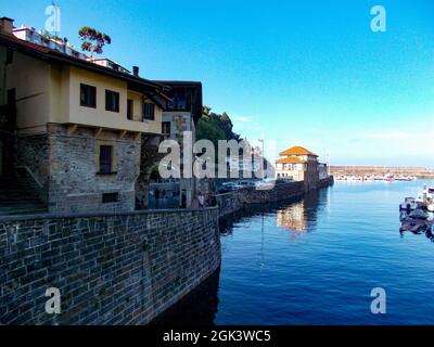 Plage de la commune de Motrico, dans le pays Basque, au nord de l'Espagne. Situé à côté de la mer Cantabrique. Europe. Photographie horizontale. Banque D'Images