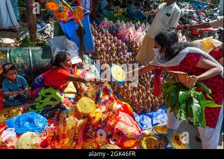Pondichéry, Inde - 10 septembre 2021 - marché de rue pour célébrer Ganesh Pooja. Banque D'Images