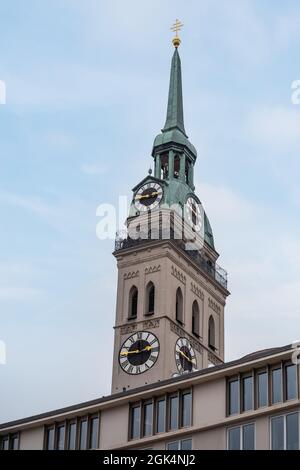 Tour de l'église Saint-Pierre - Munich, Bavière, Allemagne Banque D'Images