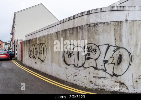 Clonakilty, West Cork, Irlande. 13 septembre 2021. Les habitants de Clonakilty se sont réveillés ce matin dans une ville couverte de graffitis. La fresque de Michael Collins sur la rue Kent dans la ville a été sérieusement saccagée, ainsi que d'autres endroits dans la ville. Un homme a été arrêté pour suspicion de crime. Crédit : AG News/Alay Live News Banque D'Images
