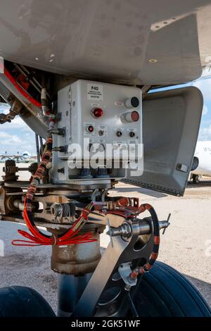 Tucson, AZ, États-Unis - 2 septembre 2021 : prise de vue du panneau de commande de la roue avant sur le prototype du Boeing 787-8 (numéro de queue N7787EX) exposée au Th Banque D'Images