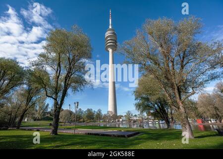 Olympiapark et tour Olympiaturm - Munich, Bavière, Allemagne Banque D'Images