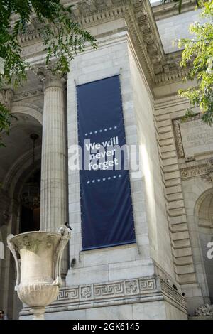 Nous n'oublierons jamais, marquant le 20e anniversaire du 9/11, NYPL, NYC, USA, 2021 Banque D'Images