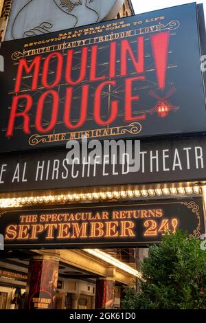 'Moulin Rouge !' encore de chapiteau au Al Hirschfeld Theatre de New York City, USA Banque D'Images