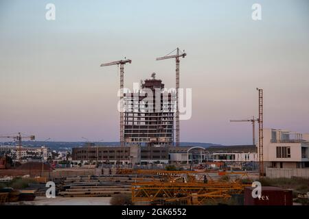 Travaux de construction de la nouvelle marina à Ayia Napa, Chypre, en septembre 2021 Banque D'Images