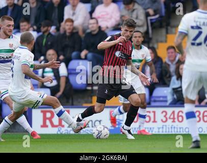 Gavin Holohan de Hartlepool est en compétition pour le ballon avec Rovers Jay Spearing Picture de Steve Flynn/AHPIX.com, football: SkyBet League Two Match Tranmere Banque D'Images