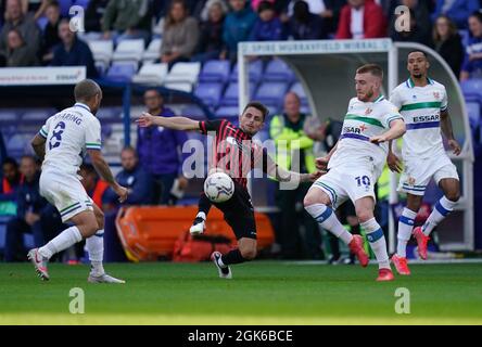 Gavin Holohan de Hartlepool est en compétition pour le ballon avec Rovers Ryan Watson photo de Steve Flynn/AHPIX.com, football: SkyBet League Two Match Tranmere Banque D'Images