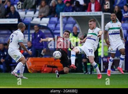 Gavin Holohan de Hartlepool est en compétition pour le ballon avec Rovers Ryan Watson photo de Steve Flynn/AHPIX.com, football: SkyBet League Two Match Tranmere Banque D'Images