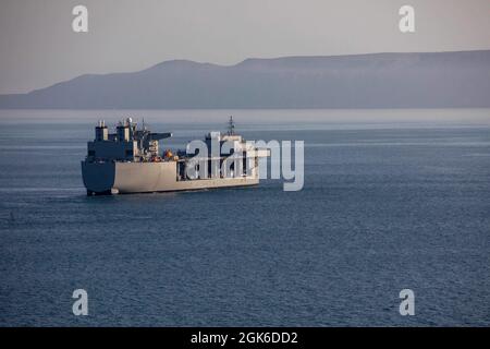 210813-N-LR905-1241 OCÉAN PACIFIQUE (AOÛT 13, 2021) – la base maritime expéditionnaire USS Miguel Keith (ESB 5) navigue dans l'océan Pacifique, août 13. Miguel Keith mène actuellement des opérations de routine dans la 3e flotte des États-Unis. Banque D'Images