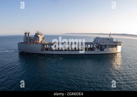 210813-N-LR905-1373 OCÉAN PACIFIQUE (AOÛT 13, 2021) – la base maritime expéditionnaire USS Miguel Keith (ESB 5) navigue dans l'océan Pacifique, août 13. Miguel Keith mène actuellement des opérations de routine dans la 3e flotte des États-Unis. Banque D'Images