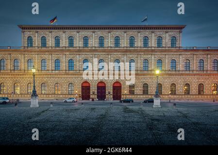 Konigsbau (bâtiment du Roi) à Munich Residenz vue de Max-Joseph-Platz - Munich, Bavière, Allemagne Banque D'Images