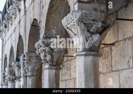 La Fontana Fraterna (ou Fontana della Fraterna, Fontana della Concezione, fontaine de la Sette Cannelle ou simplement Fraterna) est un public élégant Banque D'Images