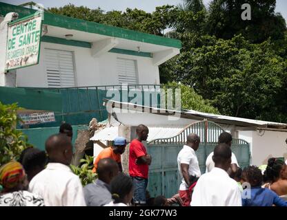 Les citoyens-soldats de l'aviation de la Garde nationale de l'armée de Porto Rico fournissent un soutien en hélicoptère et le transport à l'équipe d'intervention en cas de catastrophe (DART) de l'Agence américaine pour le développement international Banque D'Images