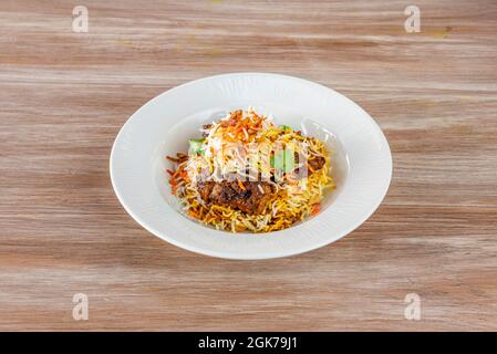 Recette de riz biryani avec compote de viande d'agneau cuite dans un restaurant pakistanais Banque D'Images