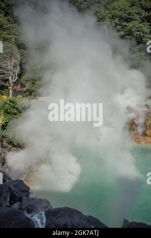 Géothermique, vapeur, en hausse, de, un, de, les, de nombreuses piscines thermales, à, le, 8, Hells of, Beppu, Préfecture d'Oita, Japon, Activité géothermique, Kannawa, Banque D'Images