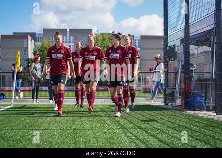 Nuremberg, Allemagne. 12 septembre 2021. Joueurs de 1. FC Nuernberg avant le 2. Match Bundesliga pour femme entre 1. FC Nuernberg et SG 99 Andernach au Sports Park Valznerweiher à Nuremberg, Allemagne. Crédit: SPP Sport presse photo. /Alamy Live News Banque D'Images