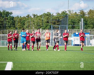 Nuremberg, Allemagne. 12 septembre 2021. Joueurs de Nuernberg après le 2. Match Bundesliga pour femme entre 1. FC Nuernberg et SG 99 Andernach au Sports Park Valznerweiher à Nuremberg, Allemagne. Crédit: SPP Sport presse photo. /Alamy Live News Banque D'Images