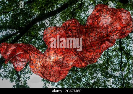 Londres, Royaume-Uni. 12 septembre 2021. Tatiana Wolska, Untitled - module 2, 2019 - préparation finale de la Frise Sculpture, l'une des plus grandes expositions en plein air de Londres, y compris des œuvres d'artistes internationaux dans Regent's Park à partir du 14 septembre. Crédit : Guy Bell/Alay Live News Banque D'Images