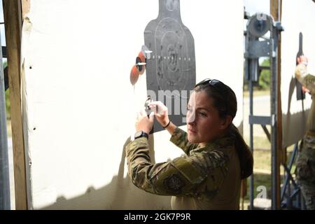 Les équipes de la Garde nationale se sont rassemblées au 50e championnat Winston P. Wilson et au 30e championnat de tir et de pistolet des Forces armées, organisé par le Centre d'entraînement de la Garde nationale au Centre d'entraînement de manœuvre de Robinson, du 27 août au 3 septembre 2020. Banque D'Images