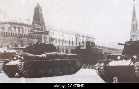 Matériel militaire lors d'une parade sur la place Rouge à Moscou le 7 novembre 1941. Banque D'Images