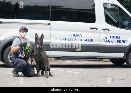 Lafayette, LA – recherche et sauvetage en milieu urbain a commencé à se préparer pour les opérations après que l'ouragan Ida ait touché terre. Banque D'Images