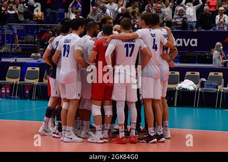 Ostrava, République tchèque. 13 septembre 2021. Les joueurs de France après le championnat d'Europe de volleyball masculin de 16 match République Tchèque contre France à Ostrava, République Tchèque, 13 septembre 2021. Crédit: Jaroslav Ozana/CTK photo/Alay Live News Banque D'Images