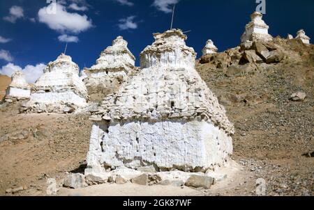 Stupas autour de Leh - Ladakh - Inde Banque D'Images