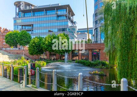 Vue sur Rochdale Canal Lake, Manchester, Lancashire, Angleterre, Royaume-Uni, Europe Banque D'Images