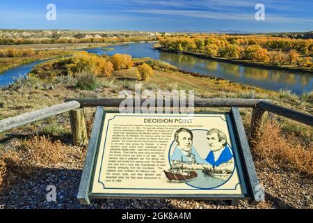 Kiosque au point de décision au-dessus de la confluence de la Maine et de marias les rivières près de loma, Montana Banque D'Images