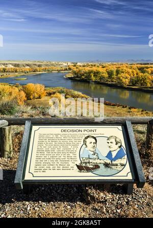 Kiosque au point de décision au-dessus de la confluence de la Maine et de marias les rivières près de loma, Montana Banque D'Images