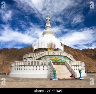 Tall Shanti Stupa près de Leh, Ladakh, Inde Banque D'Images