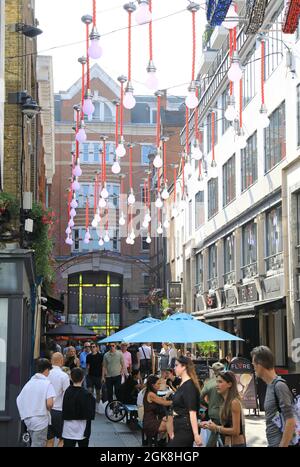 Jonction du quartier commerçant branché de Carnaby Street, et des restaurants de Ganton Street, dans le West End de Londres, au Royaume-Uni Banque D'Images