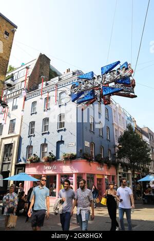 Jonction du quartier commerçant branché de Carnaby Street, et des restaurants de Ganton Street, dans le West End de Londres, au Royaume-Uni Banque D'Images