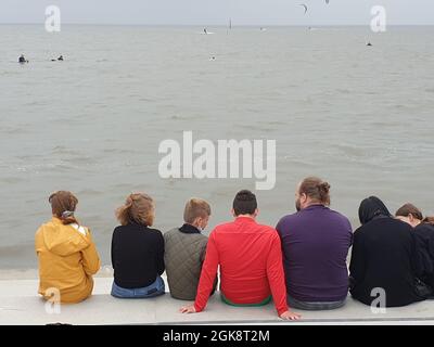 Menschen am Meer Banque D'Images