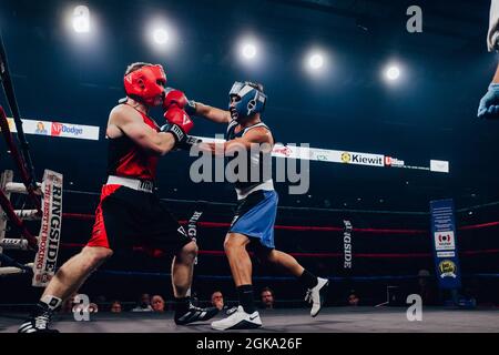 Pistolets 'N tuyaux Charity Boxe entre la police d'Omaha et les pompiers Banque D'Images