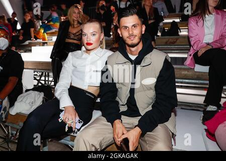 Berlin, Allemagne. 13 septembre 2021. Cheyenne Savannah Ochsenknecht et le petit ami Nino viennent au spectacle Marina Hoermanseder à Kraftwerk. À propos de vous, ou semaine de la mode, fait partie de la semaine de la mode de Berlin depuis 2021. A propos de vous la semaine de la mode a lieu du 11 au 15 septembre 2021. Crédit : Gerald Matzka/dpa/Alay Live News Banque D'Images