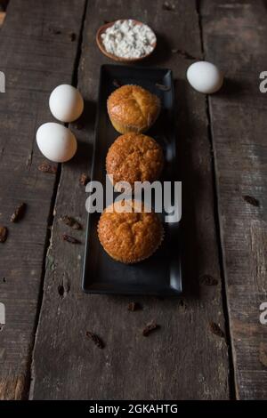 Laddu Ou Laddoo De Motichur Sucre Traditionnel Indien Fait De Boules De Farine De Grammes Frits En Profondeur Et Trempes Dans Du Sirop De Sucre Photo Stock Alamy