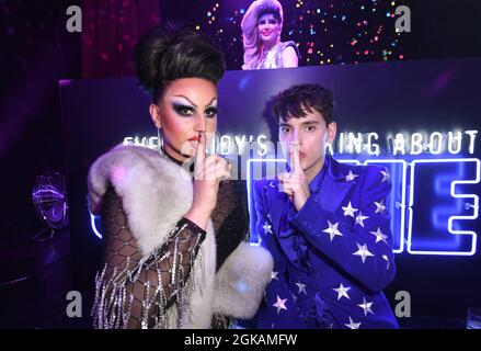 UTILISATION ÉDITORIALE SEULEMENT la tristement célèbre Mistress de cérémonies, heiress et Max Harwood assister à la partie après pour la première mondiale d'Amazon Prime Video 'Everybody's Talking about Jamie' au Windmill Soho, Londres. Date de la photo: Lundi 13 septembre 2021. Banque D'Images