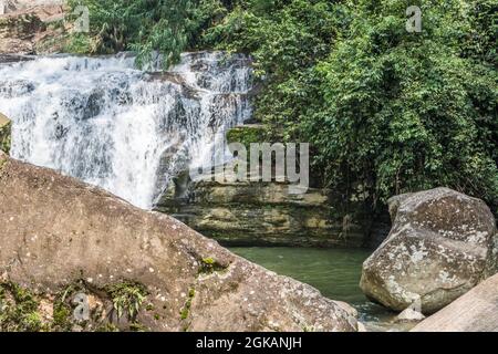 Différentes vues des chutes de Ramboda Nuwara Eliya, Sri Lanka Banque D'Images