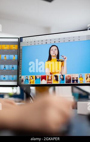 Gros plan de femme éditeur retouche tenant le stylet crayon se déplaçant sur la tablette graphique retouche photo numérique à l'aide d'un ordinateur avec deux écrans. Photographe retouche de ressources dans l'agence de production Banque D'Images