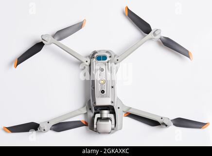 Fond de drone moderne isolé sur fond de studio Banque D'Images