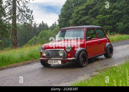 1993 90s 'Ruby' Red Rover Mini Sprite 2dr manuelle 4 vitesses 1275cc essence en route KLMC au 'Cars the Star Show' à Holker Hall & Gardens, Grange-over-Sands, Royaume-Uni Banque D'Images